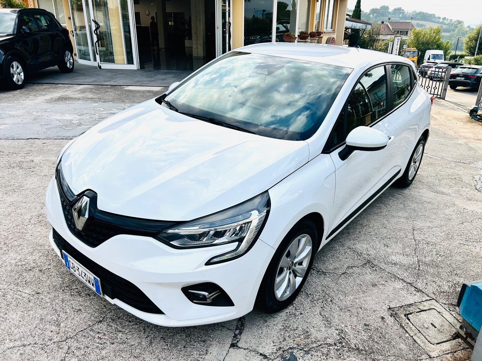 
								Renault Clio full									