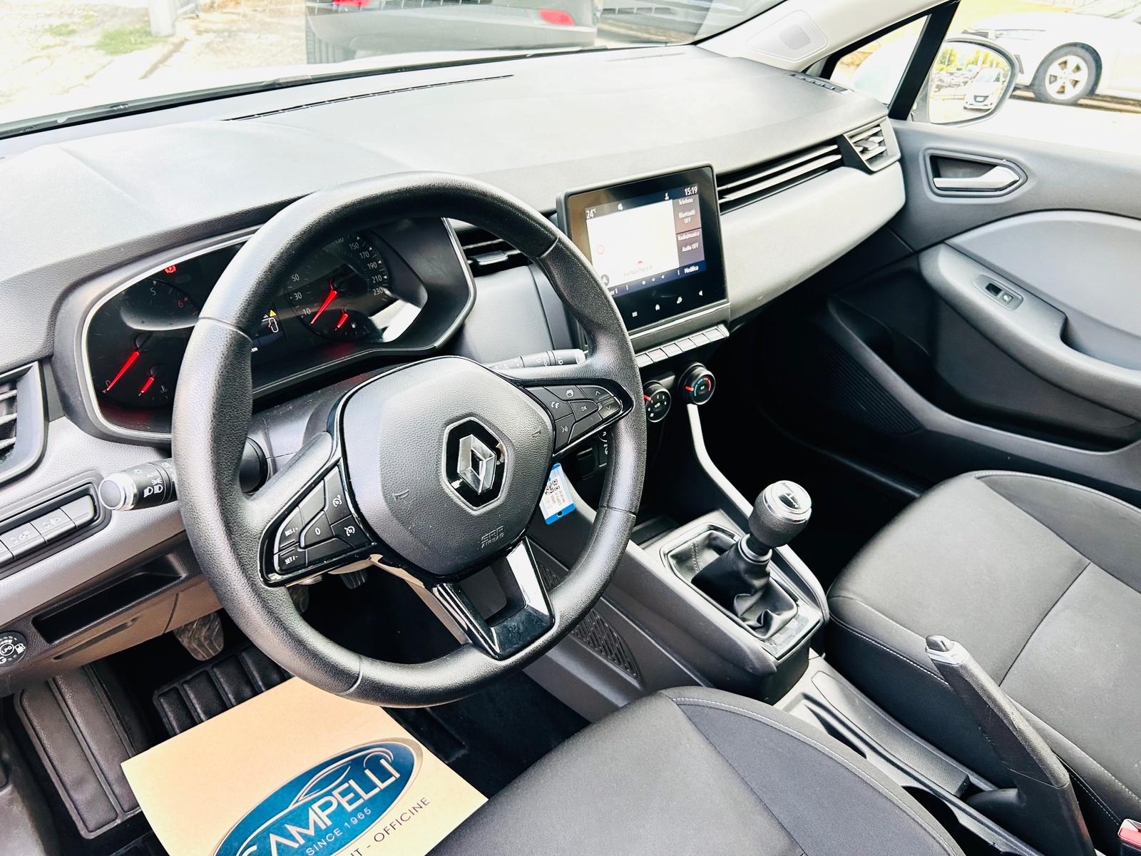 
								Renault Clio full									