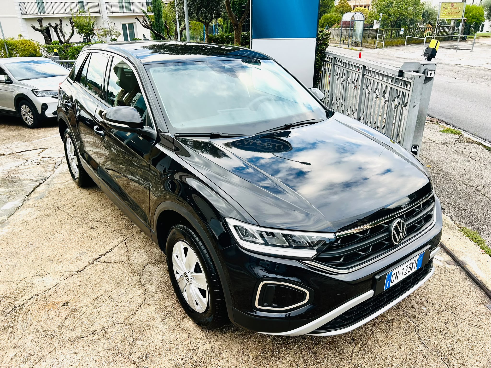
								Volk. T-Roc full									