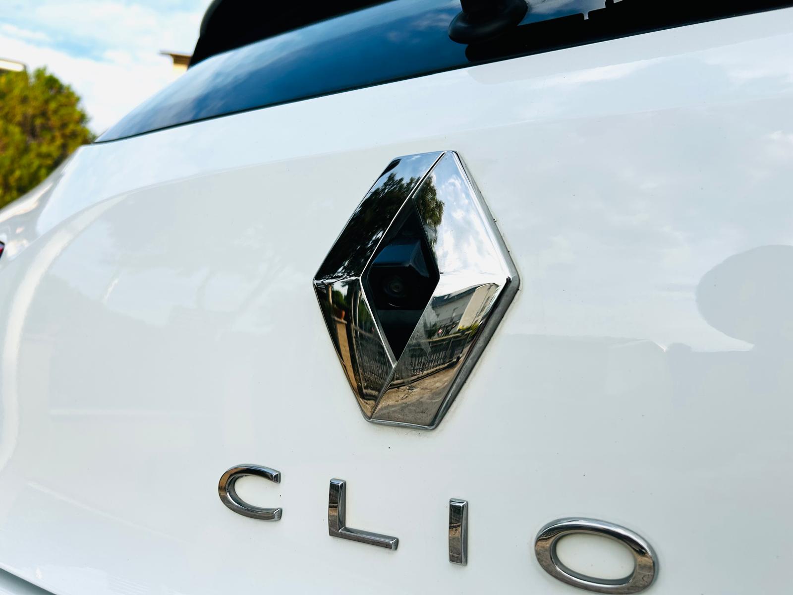 
								Renault Clio full									