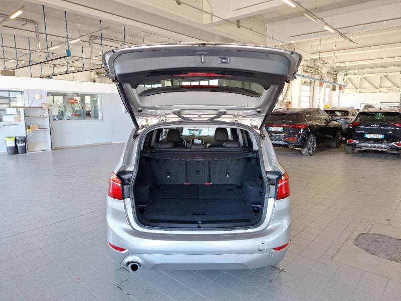 
								Bmw 216D 7posti full									