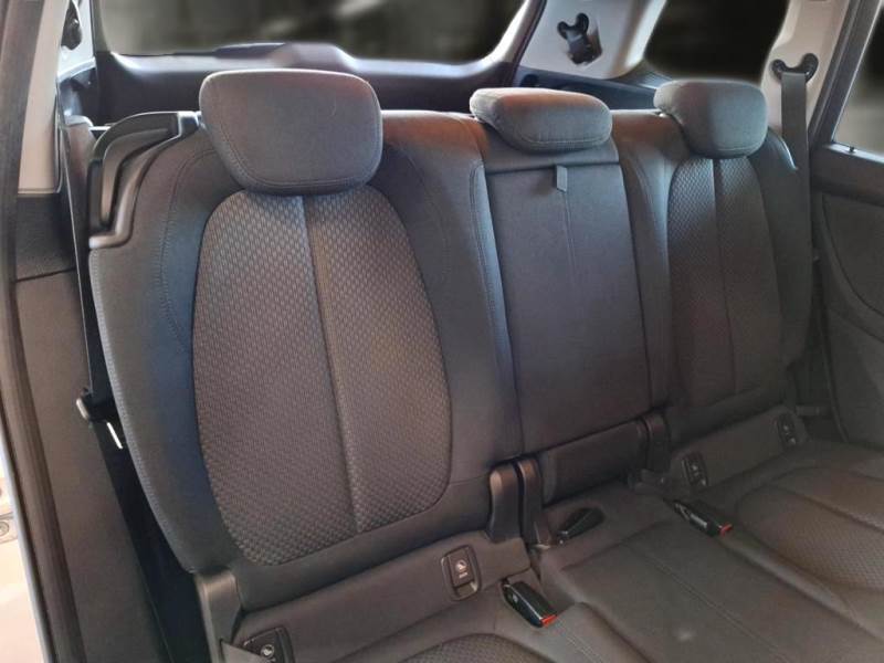 
								Bmw 216D 7posti full									