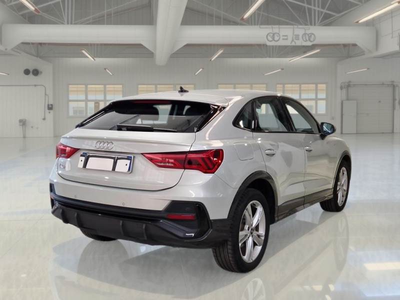 
								Audi Q3 Sportback full									