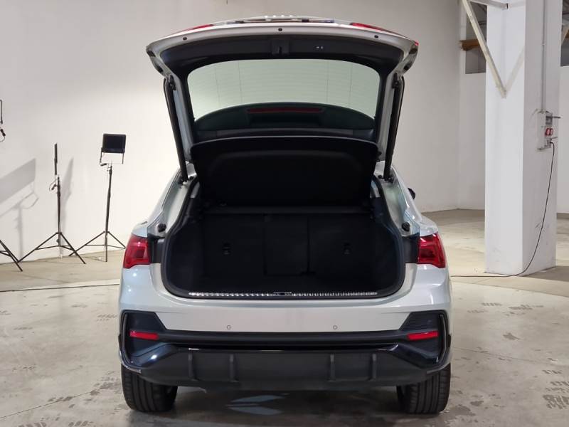 
								Audi Q3 Sportback full									