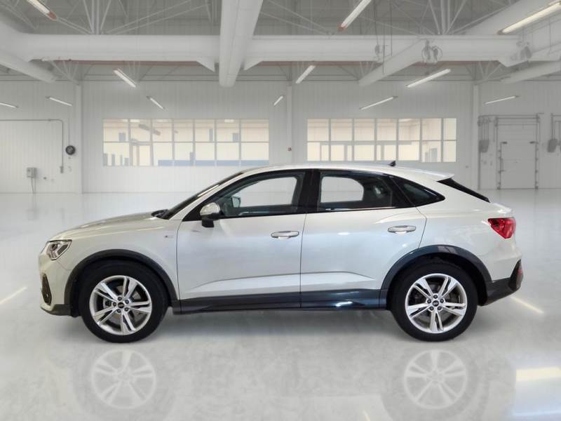 
								Audi Q3 Sportback full									